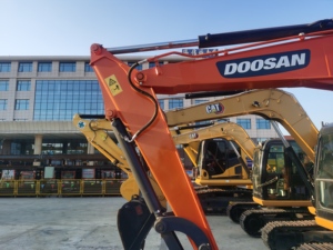 Excavadora Usada de 6 Toneladas, Mini Doosan 60, Tipo Móvil sobre Orugas, Marca Komatsu Bobcat, Motor Kawasaki, Sistema Hidráulico PLC, Caja de Cambios - Product Image 5
