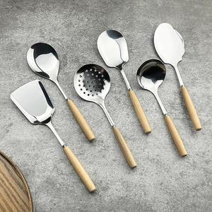 Ensemble d'ustensiles de cuisine deux pièces avec spatule et passoire, manche en bois, ustensiles de cuisine en acier inoxydable, types personnalisés - Product Image 5
