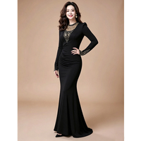 Robe longue sirène noire grande taille en mousseline florale à manches longues, froncée sur le côté, ornée de strass et de perles, idéale pour les invitées de mariage
