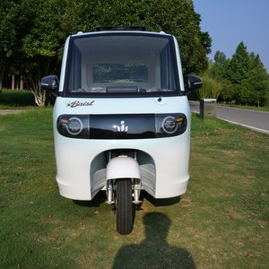 Scooter de 3 Ruedas con Cabina Cerrada G7, Triciclo de 4 Asientos para Adultos con Techo, Ventana Solar y Faros LED - Product Image 4