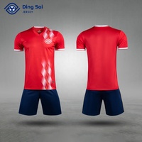 T-shirt de football rétro personnalisé pour hommes Nouveau design avec d'autres impressions Matériel en polyester Ensembles pour adultes