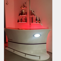 Nouvelle conception 2026 : Ensemble de meubles de bar en bois blanc et rouge, comptoir de bar en forme de bateau, décoration d'intérieur, table de bar