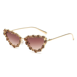 Occhiali da Sole Cat <span class=keywords><strong>Eye</strong></span> UV400 Nuovo Stile Transfrontaliero Personalizzati Trendy Retrò Europei Americani con Grandi Strass in Metallo di Alta Gamma - Product Image 4