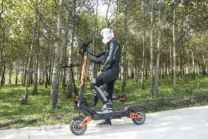 Monopattino Elettrico G4 Pro da Magazzino Europeo con Motore Potente, Bici Elettrica, Autonomia di 80 KM per Ricarica, Scooter Elettrici KuKirin G3 Pro - Product Image 6