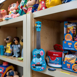 Vente en gros Jouet électronique de guitare <span class=keywords><strong>basse</strong></span> pour enfants Instruments de musique pour bébés avec fonctions d'apprentissage Batterie fournie Modèle importateur - Product Image 3