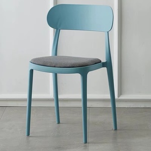Silla de Diseño Moderno y Minimalista al por Mayor, Silla de Comedor de Plástico Colorida Apilable sin Brazos con Cojín de PP Simple para Cafetería, Parque, Hospital - Product Image 4