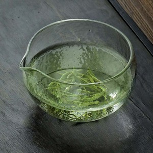 Bol à <span class=keywords><strong>thé</strong></span> en verre martelé de style Japandi, fait main et écoresponsable, avec bec verseur et fouet à matcha, personnalisable pour une pause café ou <span class=keywords><strong>thé</strong></span> esthétique - Product Image 3