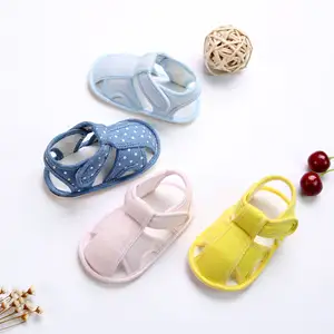 Mode Neugeborene Baby Sandalen Schuhe Gummis ohle Baby Quietschende Schuhe sepatu bayi