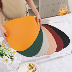 Nordisches PU-Leder Unregelmäßiges Tischset Hitzebeständig Rutschfest Wasserdicht 11 Farben Hotel Bankett Café Heim Tischdekoration - Product Image 2