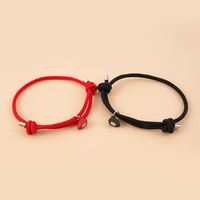 2 bracelets magnétiques plaqués or pour couple, avec breloques cœur en corde tressée noire et rouge, tendance, cadeau assorti pour amoureux