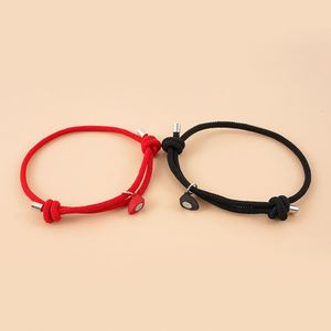 2 bracelets magnétiques pour couples, pour femmes et hommes, en corde tressée noire et rouge, avec breloques en forme de cœur, bracelet assorti pour amoureux, cadeaux - Product Image 4