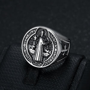Nouvel arrivage Bijoux hip-hop tendance 18 carats Bague rétro en acier inoxydable pour hommes avec tablette exorciste Saint Benoît - Product Image 6