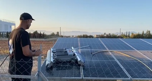 Multifit completamente-automatico leggero Anti-caduta a secco/acqua modalità di <span class=keywords><strong>pulizia</strong></span> del percorso di monitoraggio del pannello solare <span class=keywords><strong>pulizia</strong></span> Robot - Product Image 4