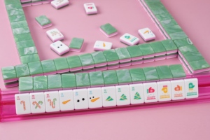 Tuiles de Mahjong en Acrylique de Luxe Élégantes, Durables, avec Gravures Bonhomme de Neige et Renne, 160 Pièces pour Divertissement de Fête de Noël - Product Image 6