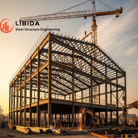 Entrepôt préfabriqué en acier moderne personnalisable, à grande portée, à structure métallique ouverte pour le stockage logistique