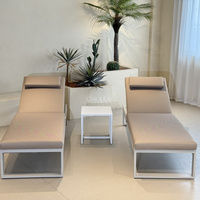 Chaise longue de piscine avec coussin, appui-tête et dossier réglable pour terrasse extérieure