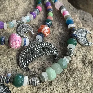 Collier de perles vertes superposées à 3 rangs, style classique, inspiré de la culture slavie, avec pendentif en bronze, bijoux tribaux, bijoux ethniques, cadeau pour elle - Product Image 6