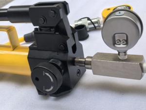 Bomba Hidráulica Manual de Doble Etapa VP-392 de 900 cm³ de Acción Simple, Equivalente a ENERPAC, para Mantenimiento de Equipos de Puentes - Product Image 4