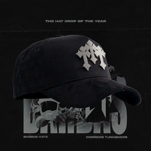 Disponibile all'ingrosso Cappello trucker in camoscio a 5 pannelli con visiera larga, con strass e logo in metallo X Corridos Tumbados X Ct - Product Image 4