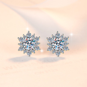 <span class=keywords><strong>Orecchini</strong></span> a lobo con diamante Moissanite VVs1 da 1 carato*2 in argento 925 con cristalli, a forma di girasole, per feste e matrimoni, gioielli alla moda - Product Image 1