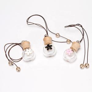 Échantillon gratuit Flacon <span class=keywords><strong>Parfum</strong></span> <span class=keywords><strong>Parfum</strong></span> de voiture Bouteilles suspendues Bouteille à bouchon en bois - Product Image 1