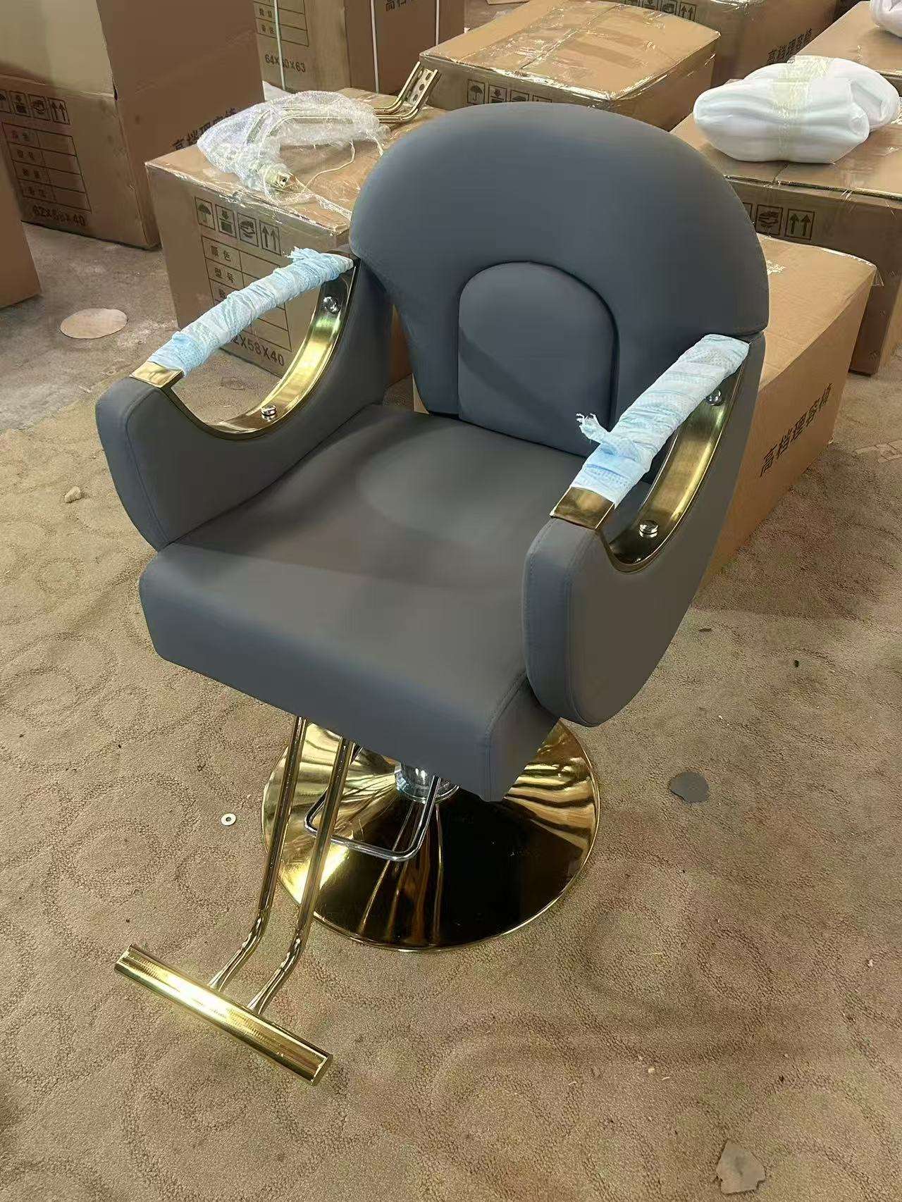 สีเทาเข้ม