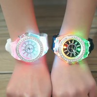 Montres lumineuses à LED 2024 Femmes Hommes Garçons Filles Montre-bracelet en silicone Mode Horloge Enfants Enfants