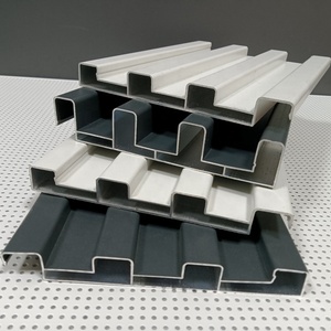 Tôles de <span class=keywords><strong>toiture</strong></span> composites en métal, panneaux de <span class=keywords><strong>toiture</strong></span> en aluminium isolés avec <span class=keywords><strong>mousse</strong></span> de <span class=keywords><strong>polyuréthane</strong></span> haute densité - Product Image 5