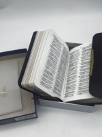 Bible de haute qualité, la plus petite Bible avec fermeture à rabat, couverture rigide, imprimée sur papier d'art, impression de livre