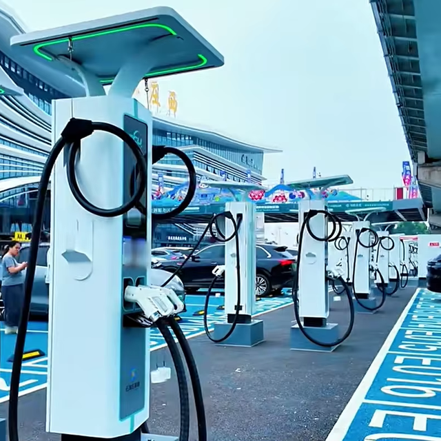 Split Ultra-Fast New SCU EVMS EV Charger 240KW-960KW OCPP CCS2 CHAdeMO GB/T DC IP54 for Commercial Use