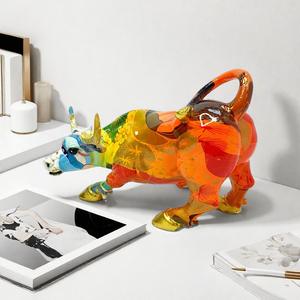 Ornement de tendance Wall Street en résine époxy, sculpture artistique artisanale à effet dégradé, pour la maison, le bureau, le meuble à vin et l'exposition - Product Image 2