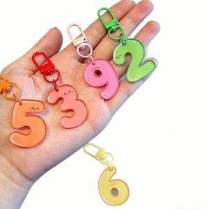 Llavero de PVC con impresión UV de números arábigos, estilo INS, colores dulces, diseño de dibujos animados, colgante acrílico para bolso, venta al por mayor creativa - Product Image 4
