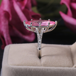 Anello Oversize con Cristallo Rosa a Forma di Marquise per Donne, Elegante Gioiello da Dito alla Moda - Product Image 3