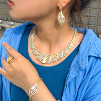 Ensemble de quatre pièces de style européen classique, plaqué or, zircon, collier, boucles d'oreilles pour femmes, fiançailles, mariages, banquets, fêtes, cadeau