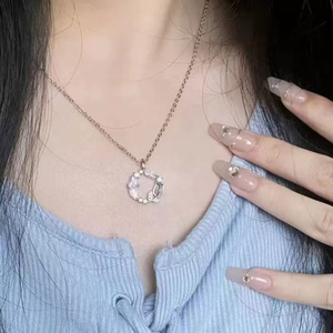 สร้อยคอแบบห้อยอเนกประสงค์สำหรับผู้หญิงสร้อยคอติดไหปลาร้ารูปดอกไม้แบบเฉพาะกลุ่มที่ดูหรูหราเรียบง่าย - Product Image 4