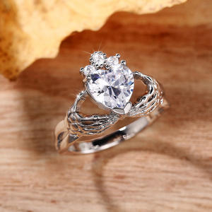 Bague en cristal en forme de cœur F951, en argent 925, sertie de griffes, alliance de fiançailles romantique pour femme - Product Image 1