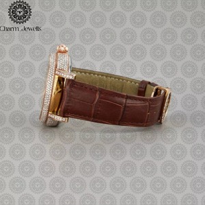 Montre en moissanite très demandée avec un acier inoxydable durable et une finition de qualité supérieure disponible à prix réduit - Product Image 4