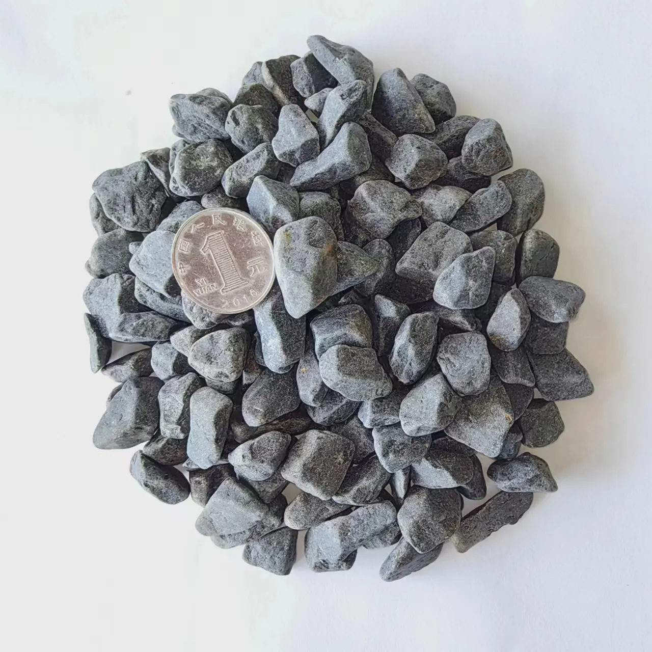0.4-1.5cm costruzione naturale di basalto schiacciato nero rotondo trucioli di pietra frantumata pietra per lastricati