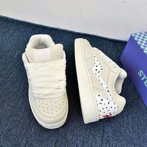 Chaussures de couple style Hong Kong automne-été 2026, baskets blanches tendance à semelle épaisse, polyvalentes, décontractées et sportives pour étudiants - Product Image 5