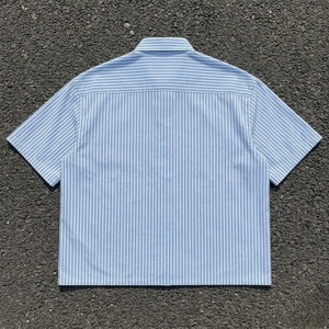 Chemise décontractée pour homme à manches courtes rayée brodée sur mesure, bleu et blanc, popeline 100% coton, respirante pour l'été, col rabattu - Product Image 2