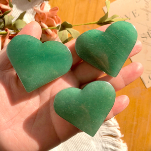 Vente en gros de pierres de guérison naturelles, sculptures de cœurs en cristal d'aventurine verte pour la décoration - Product Image 4