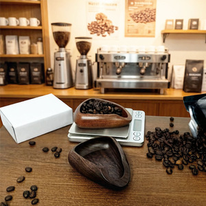 Plateau de pesée professionnel en bois de noyer écologique antidérapant pour grains de café, idéal pour les cafés, hôtels et restaurants - Product Image 3