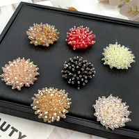 Appliques rondes en perles de verre cristal faites à la main, fabriquées en usine, pour accessoires capillaires en feutre et corsages perlés colorés