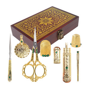 <span class=keywords><strong>Kit</strong></span> de costura de caja de madera con estampado dorado de lujo actualizado, tijeras de bordado Vintage únicas, dedal, <span class=keywords><strong>REGALO</strong></span> EXCLUSIVO para amantes de la costura - Product Image 3