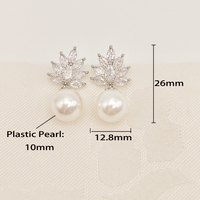 Boucles d'oreilles pendantes tendance en laiton avec perles, zircone cubique marquise et motifs feuille et fleur pour femme, idéales pour mariage romantique et fête nuptiale