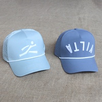 Gorra de béisbol perforada con láser de 5 paneles al por mayor, gorras de golf impermeables de alto rendimiento con estampado de silicona personalizado y logotipo bordado