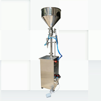 Équipement de remplissage à piston de qualité alimentaire à volume réglable pour la production de sauces, de miel et de confitures