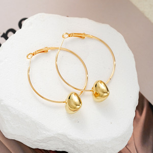 Boucles d'oreilles métalliques style froid ins, grandes, creuses, en forme de cœur de pêche, dorées, pour l'Europe et l'Amérique, pour le marché transfrontalier - Product Image 3