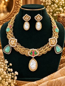 Collier multi-pierres pour mariage et soirée avec grenat et pierres poire vertes, ensemble de bijoux ethniques élégants - Product Image 2