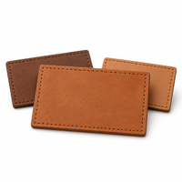 Étiquette en cuir vierge prête à être expédiée, couleur caramel, à coudre sur veste en jean, chapeau, sac, avec logo personnalisé en relief